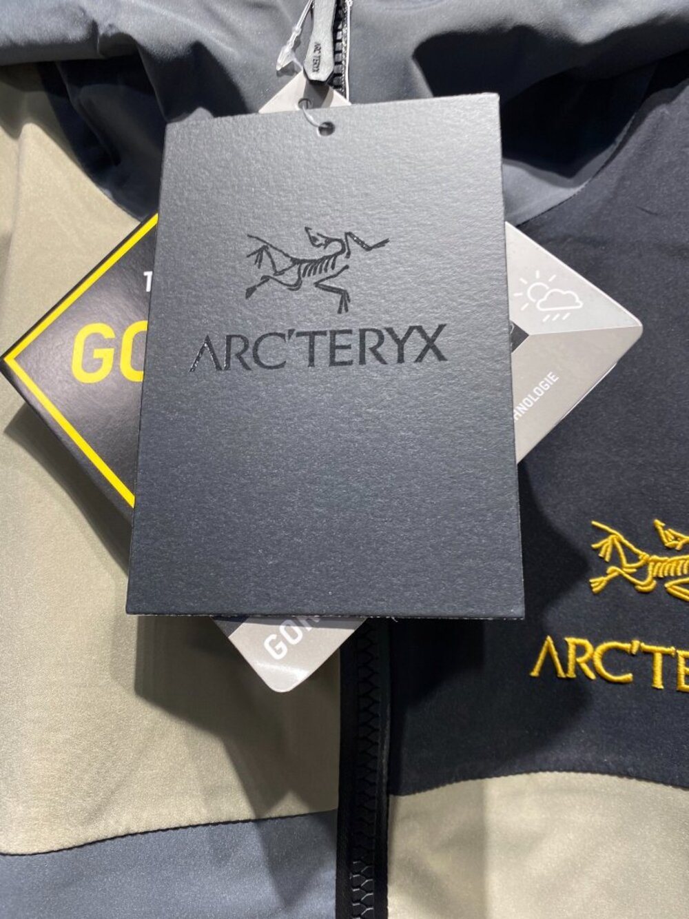 Arc'teryx BEAMS Hardshell Jacket - Picture 3 of 7